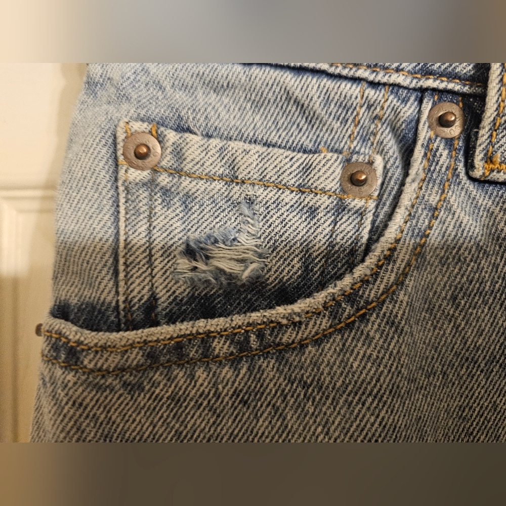 NWOT Levi's Superflow Blue Jeans. Size: 26W 32L - Picture 8 of 10
